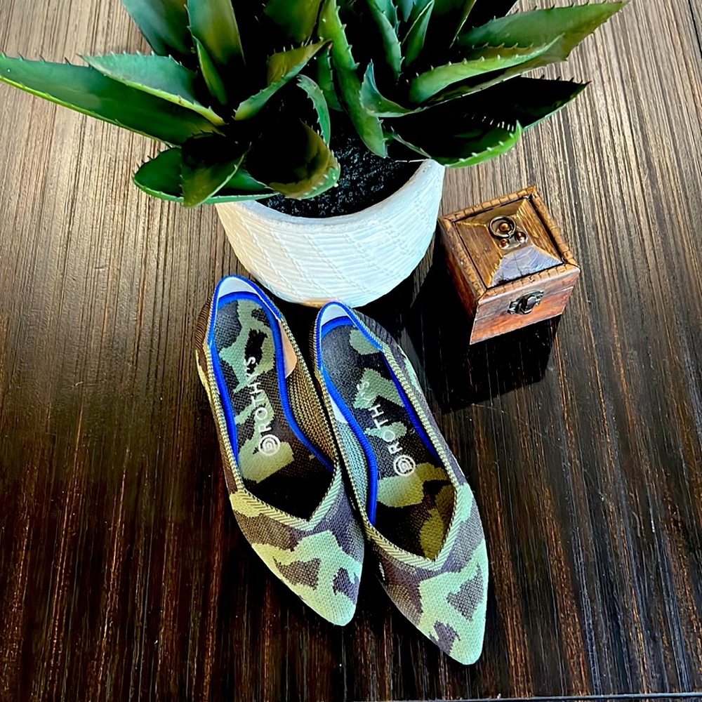 ✨Rothy’s The Point Olive Camo flats! ✨